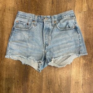 Light wash, Levi's 501 shorts, size 25